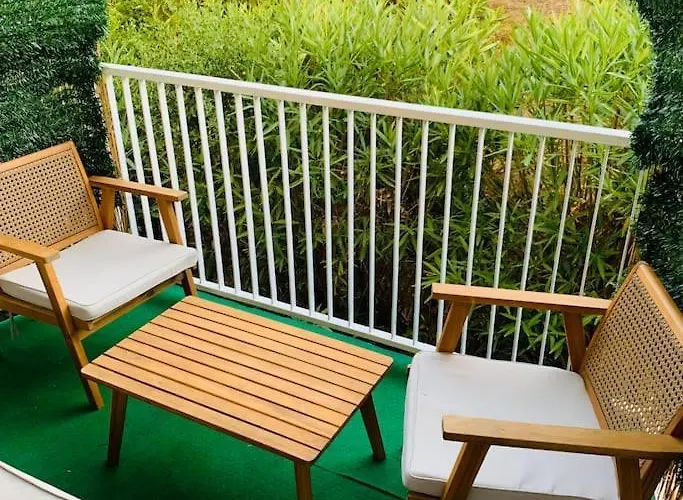 Entier Vue Degagee Avec Parking Apartmán *